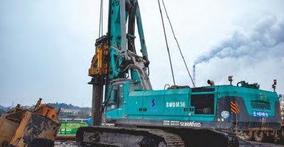 Super grand pont ferroviaire à grande vitesse Huaihua-Shaoyang-Hengyang dans la ville de Shaoyang en 2016