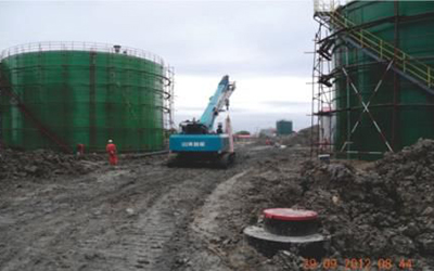 La grue sur chenilles SWTC25 a effectué une opération de déplacement de charges sur un site de construction dans le champ pétrolifère de Daqing.